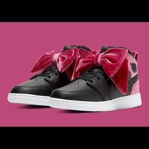 Jordan Air 1 Mid Velvet Bow Black/Scarlet 3Y